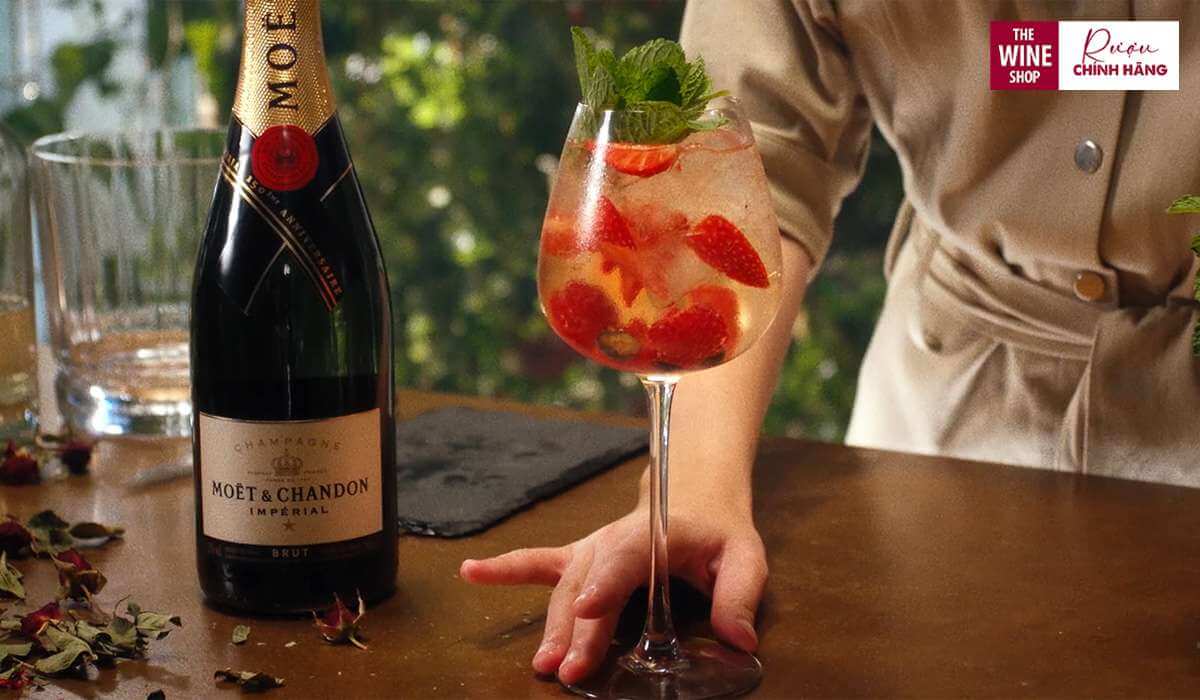 Rượu champagne Moet & Chandon Imperial Brut có hương vị quyến rũ, hào phóng và sống động