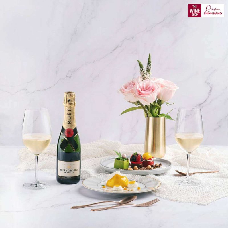 Rượu champagne Moet & Chandon Imperial Brut có thể thưởng thức kèm cùng với nhiều món ngon khác nhau