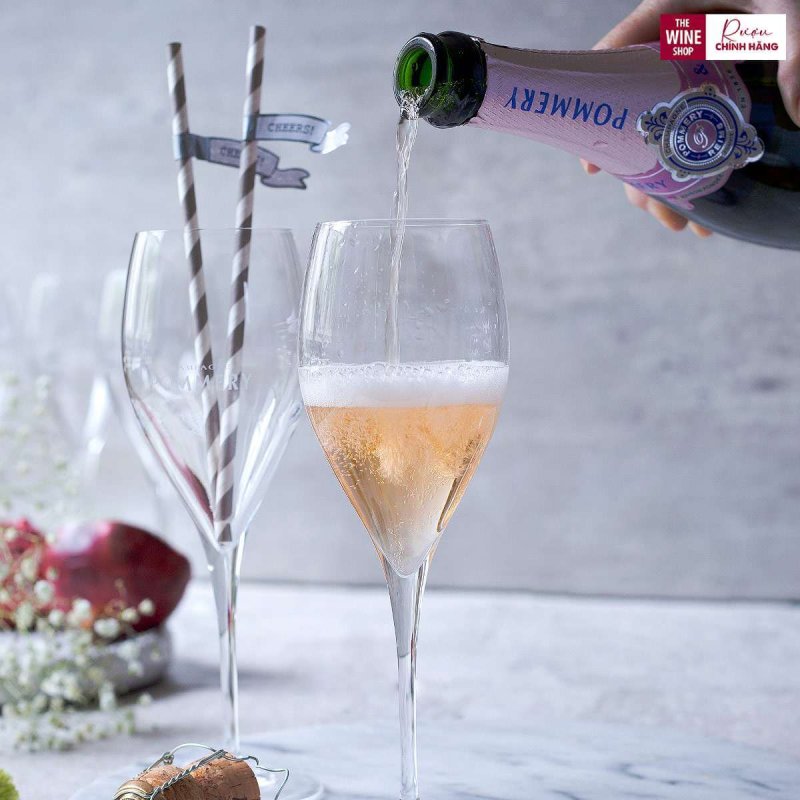 Rượu champagne Pommery Brut Rose có hương thơm tròn trịa cùng chất vị dẻo dai