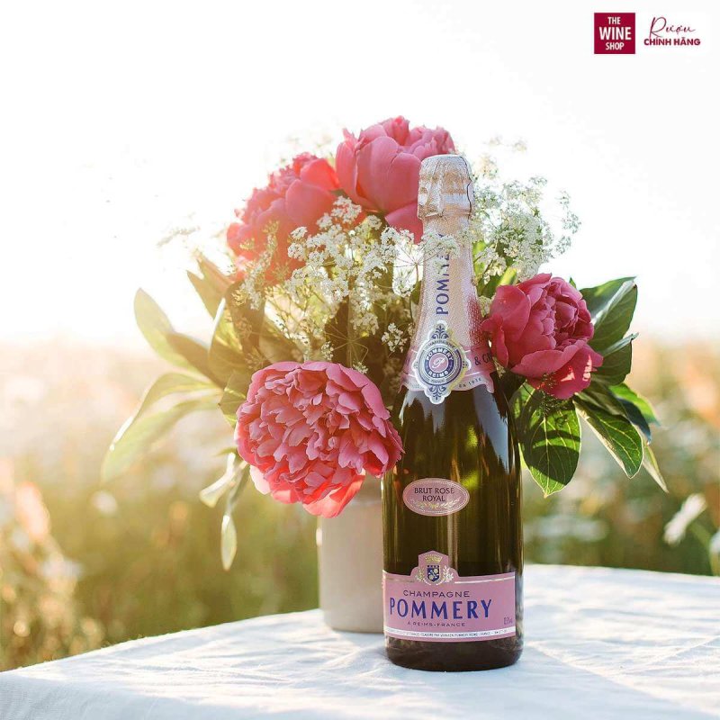 Champagne Brut Rose của nhà Pommery là một chai rượu khai vị hoàn hảo