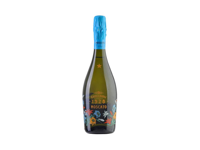 Rượu vang CAVICCHIOLI Moscato 1928 nổi bật với sắc vàng lấp lánh cùng hương vị tinh tế