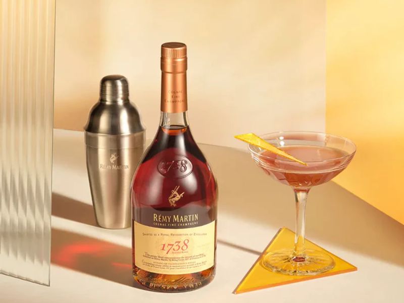 Có thể thưởng thức rượu REMY MARTIN 1738 theo nhiều cách khác nhau