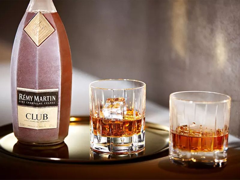 REMY MARTIN CLUB 300cl sở hữu hương vị cực kỳ hấp dẫn