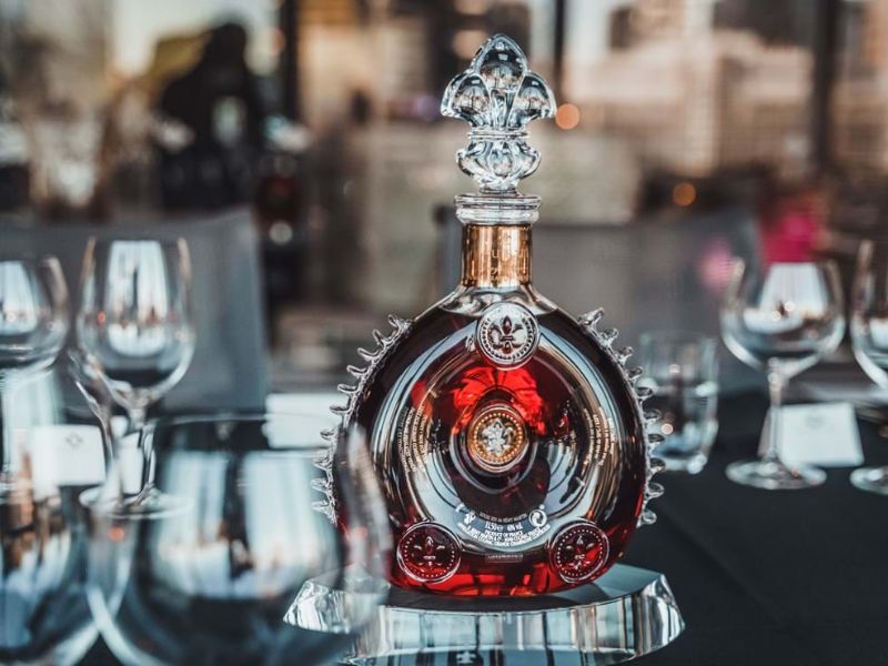 Rượu Remy Louis XIII sở hữu màu vàng hổ phách mê hoặc