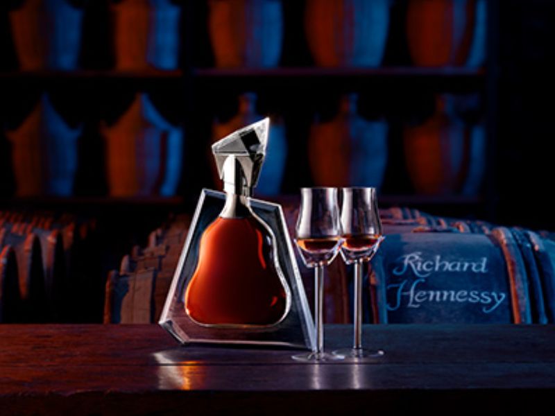 Rượu Hennessy Richard sở hữu kết cấu mịn màng, tầng hương phức tạp, độc đáo