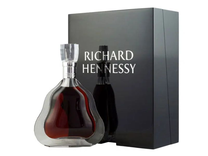 Cảm nhận tầng vị cân bằng hoàn hảo khi thưởng thức rượu Hennessy Richard