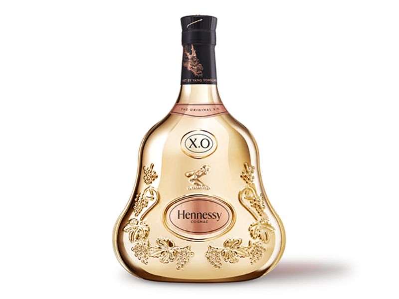 Rượu Hennessy XO là dòng rượu mạnh với tầng hương độc đáo, mạnh mẽ đầy mê hoặc