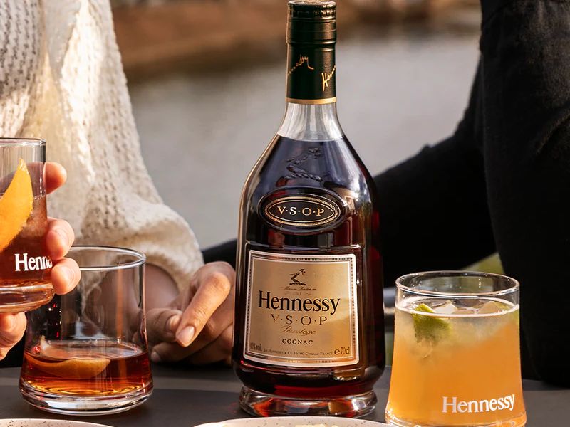 Cách thưởng thức rượu Hennessy VSOP 70cl tùy theo văn hóa và sở thích