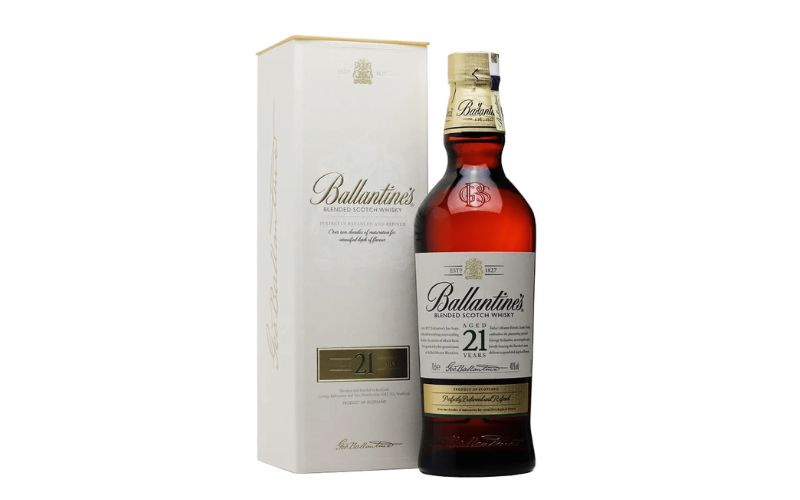 Mỗi giọt Ballantine's 21 YO là sự kết hợp tinh tế giữa hương thơm, vị ngon và cấu trúc đặc trưng.