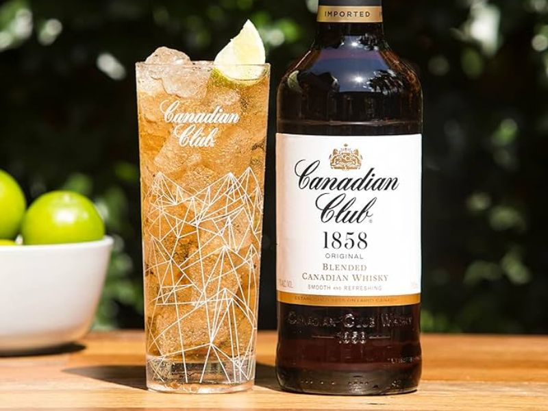 Rượu CANADIAN CLUB Original là một loại rượu mạnh dễ uống và phù hợp trong nhiều dịp khác nhau