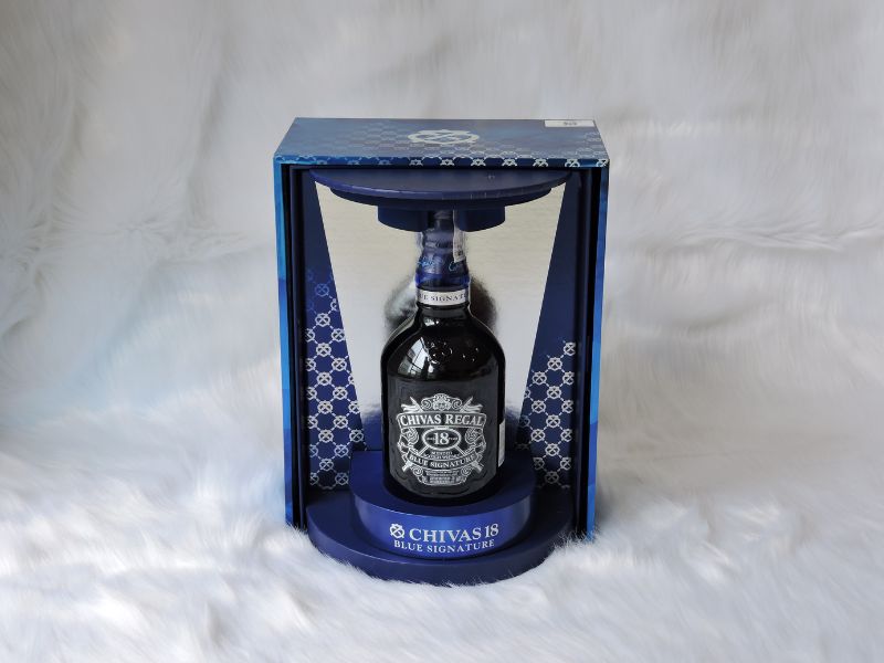 Chivas 18 Blue - sản phẩm ấn tượng của thương hiệu rượu Chivas