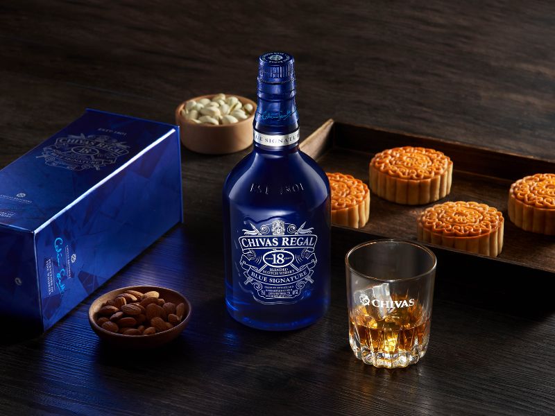 Chivas 18 Blue - Sắc xanh quý phái, sang trọng và đẳng cấp