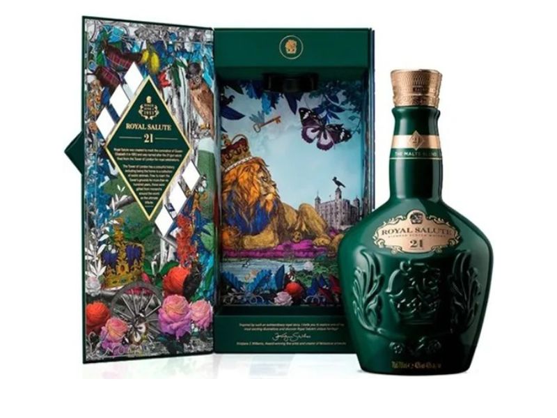 CHIVAS 21 The Malts Blend nổi bật với màu xanh Cobalt 