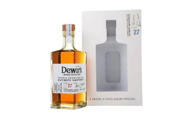 Dewar’s 27 YO 50cl có dung tích 50cl, hoàn hảo để thưởng thức một cách trọn vẹn.