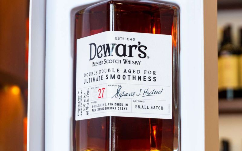 Dewar’s 27 YO 50cl là lựa chọn tuyệt vời cho những ai đam mê hương vị độc đáo.