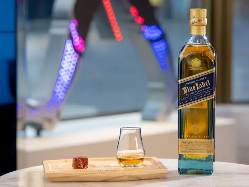 Mùi hương JW Blue Label tròn đầy kích thích đầu mũi