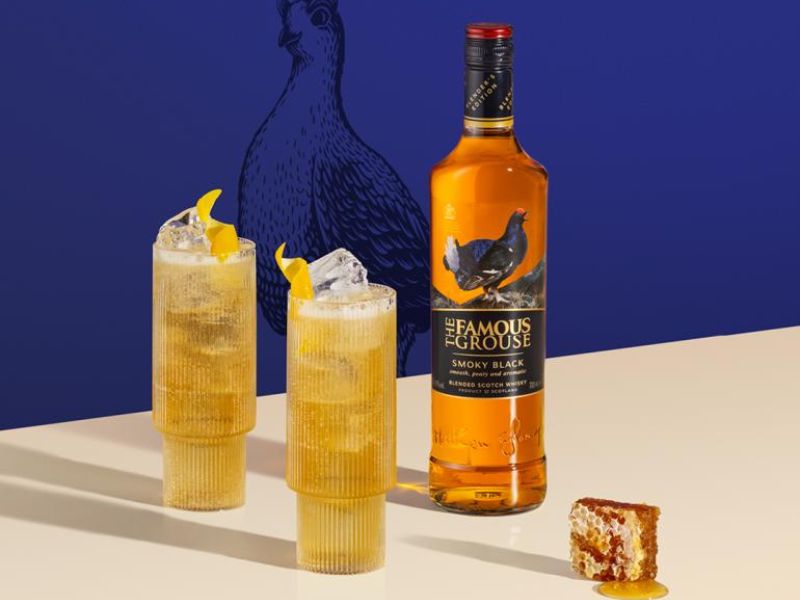 The Famous Grouse Smoky Black tạo ấn tượng mạnh nhờ phong cách thiết kế bắt mắt