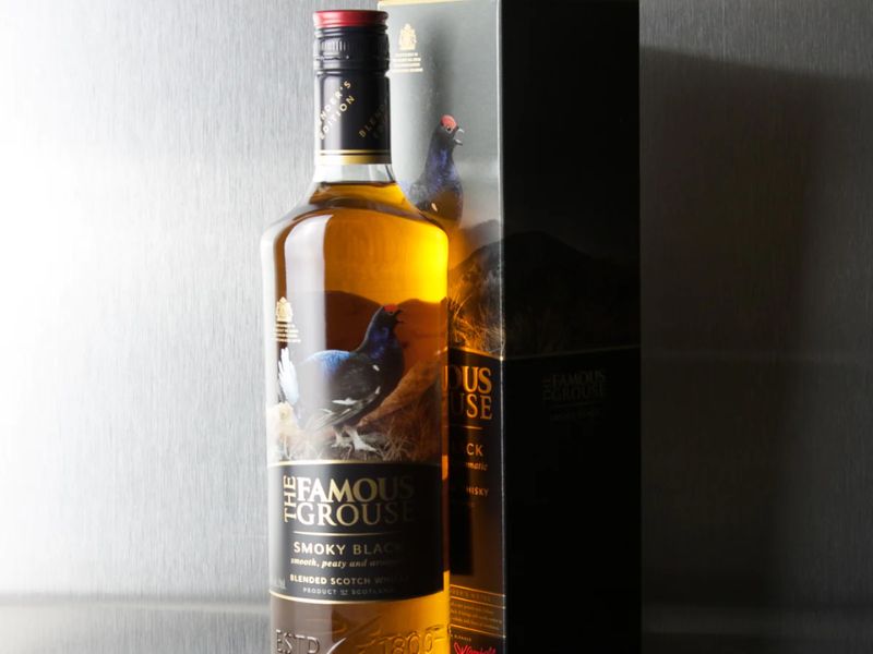 Rượu The Famous Grouse Smoky Black được ưu ái từ thiết kế cho đến hương vị