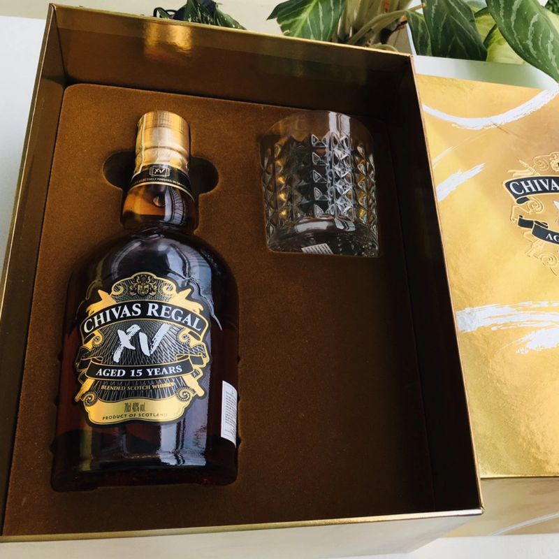 Chivas 15 thiết kế mang đậm nét truyền thống từ thương hiệu