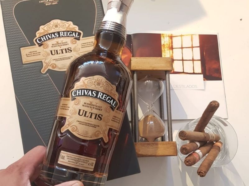 CHIVAS Regal Ultis truyền tải những gì tinh túy nhất của sự tươi mát, tinh tế