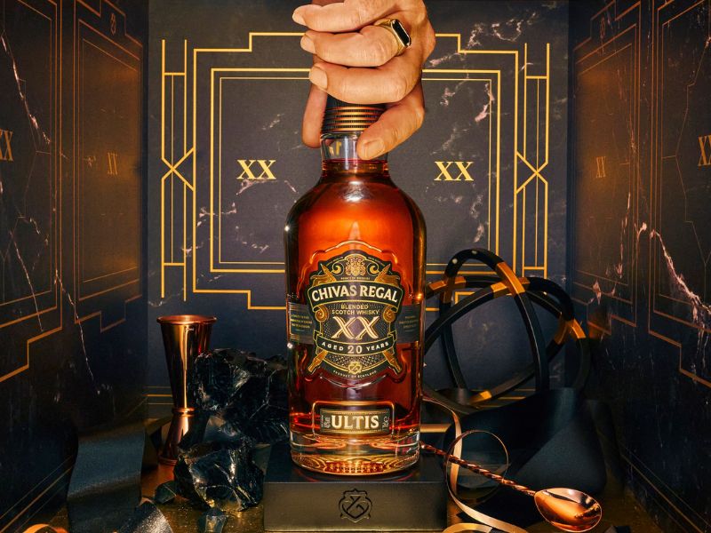 CHIVAS Reqal Ultis XX 20YO tự hào mang đến hương vị hài hòa và tuyệt đỉnh