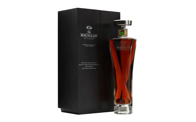 Được tạo ra từ những nguyên liệu tinh túy nhất, Macallan Reflexion Decanter là biểu tượng của sự hoàn hảo và tinh tế.