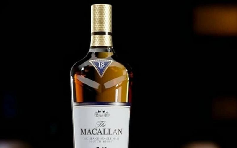 Macallan 18 YO Double Cask có hậu vị dài, êm dịu và đậm đà, để lại ấn tượng khó quên trên đầu lưỡi.