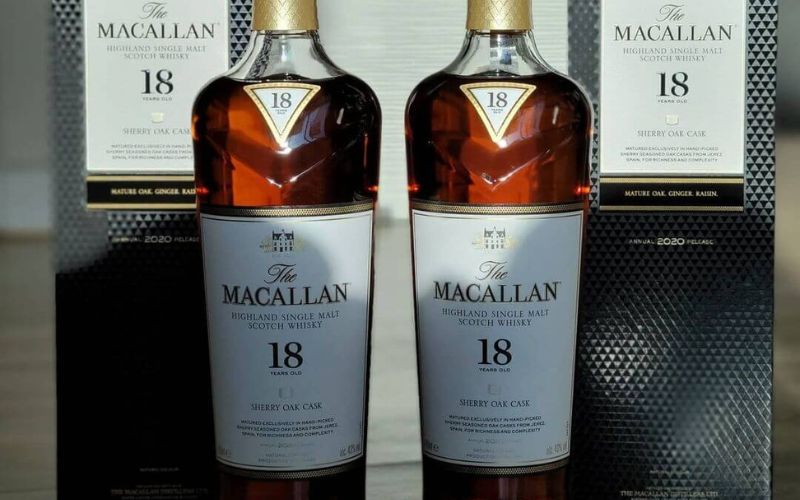 Macallan 18 YO Sherry Oak được ủ trong thùng gỗ sồi sherry, hậu vị dài lâu.