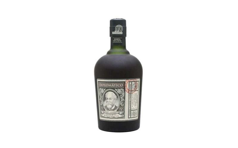 Chai rượu Diplomatico Reserva Exclusiva - Một loại rượu rum từ Venezuela