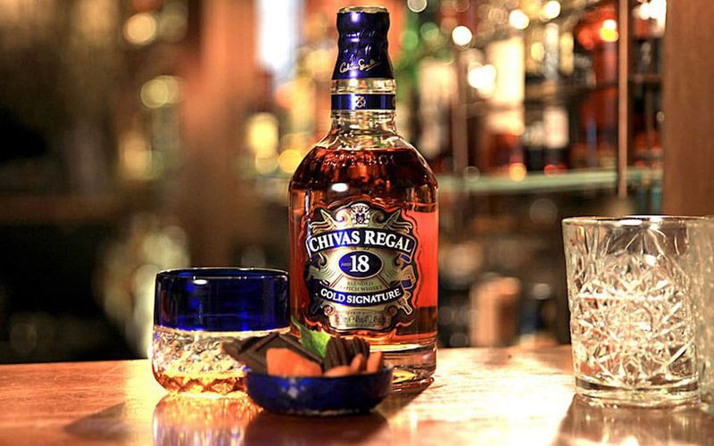 Chivas là thương hiệu rượu Whisky  nổi tiếng từ Scotland, được biết đến với chất lượng cao cấp và hương vị đặc trưng.