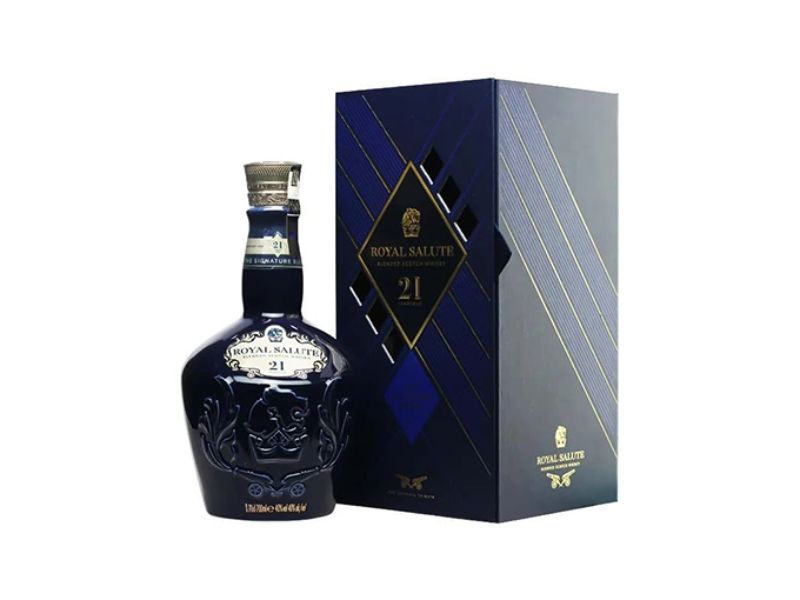 Chivas 21 mang đến sự bùng nổ hương vị với hương hoa quả chín, mật on