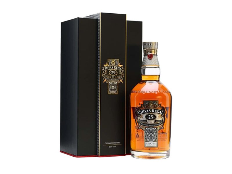 Chivas 25 có màu sẫm và hương vị phong phú, phức tạp