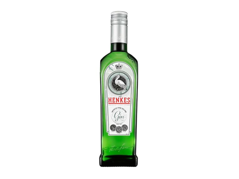 HENKES Gin có vị nồng nàn, cân bằng giữa cam quýt và thảo mộc