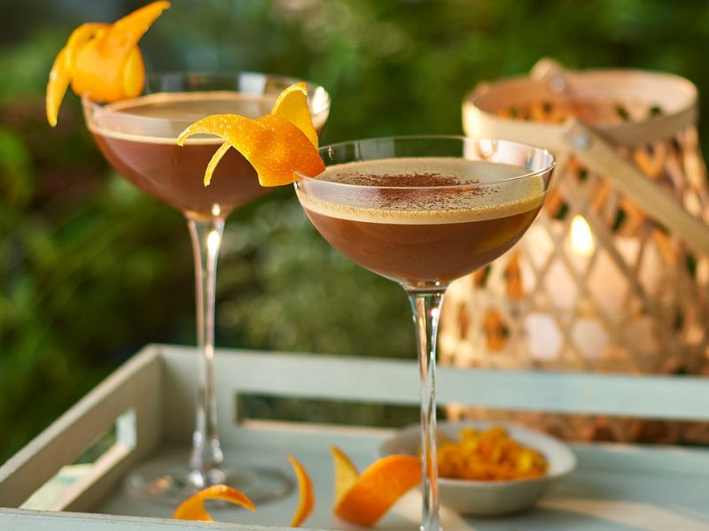 Thêm dash Orange Bitters – Bí quyết tạo chiều sâu hương vị cho Martini